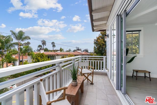 760 CENTER Place, Manhattan Beach, California 90266, 3 Bedrooms Bedrooms, ,3 BathroomsBathrooms,Residential,Sold,CENTER,22173585