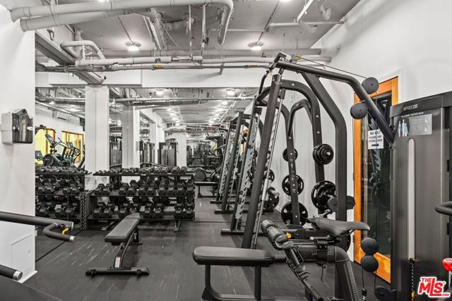 1440 Veteran Avenue, Los Angeles CA: https://media.crmls.org/mediaz/6fa24d7d-8e36-45ea-9f49-2a62580505e6.jpg