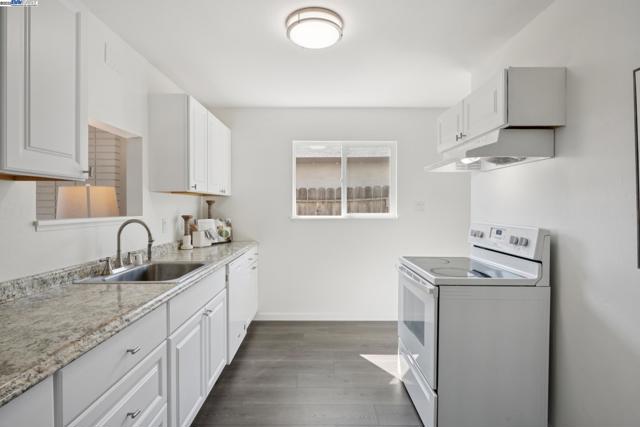 1165 Amend St, Pinole CA: https://media.crmls.org/mediaz/6fa27a08-4fd3-4d3d-92eb-ac0ed48d8f29.jpg