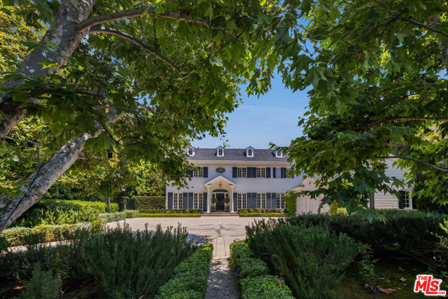 130 S Cliffwood Avenue, Los Angeles CA: https://media.crmls.org/mediaz/6fa2c039-9e04-4497-ab3b-e4a86a832ee5.jpg