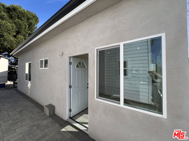 8642 Baring Cross Street, Los Angeles CA: https://media.crmls.org/mediaz/6fa2ffd4-ac6b-4965-b384-29e76131065c.jpg