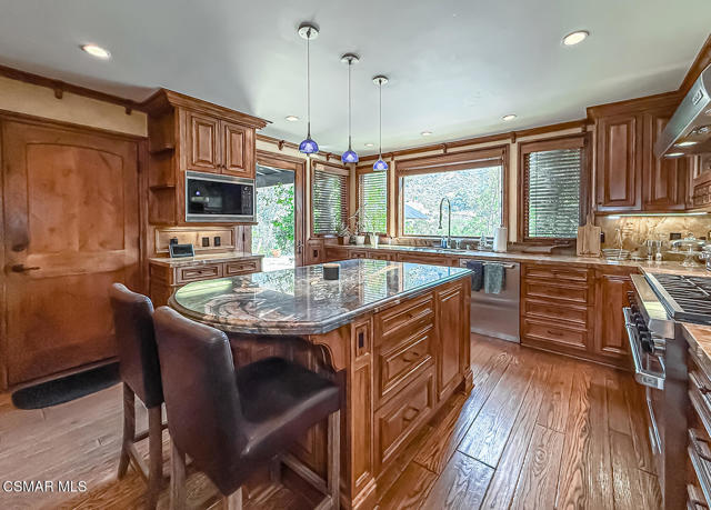 31145 Lobo Vista Road, Agoura Hills CA: https://media.crmls.org/mediaz/6fa30885-5c0e-4972-8be2-b8adff6ed1b4.jpg