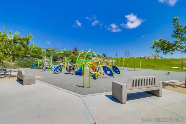 1225 Camino Avalon, Chula Vista CA: https://media.crmls.org/mediaz/6fa31d04-bd39-4e02-8d97-0e1fa8599723.jpg