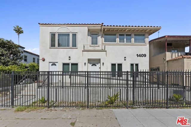 1409 N Hobart Boulevard, Los Angeles CA: https://media.crmls.org/mediaz/6fa37ddf-308d-4c44-b1f4-6ea10501cda5.jpg