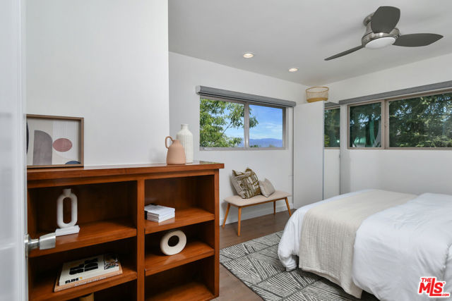 3471 Woodcliff Road, Sherman Oaks CA: https://media.crmls.org/mediaz/6fa3af8f-4712-45c3-87d6-22519ef66198.jpg