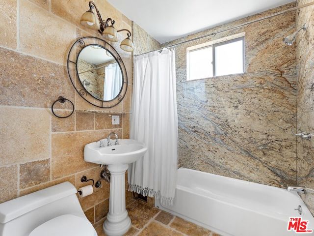 1652 Talmadge Street, Los Angeles CA: https://media.crmls.org/mediaz/6fa3b735-b906-4800-a4b6-6f61638a7b2e.jpg