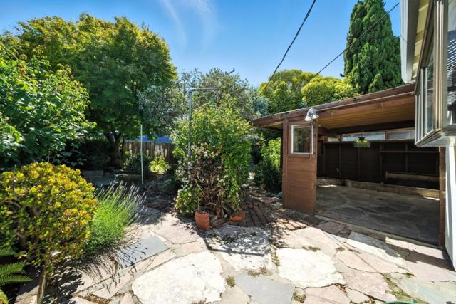 3920 Oneill Drive, San Mateo CA: https://media.crmls.org/mediaz/6fa41681-ac10-450b-aef2-ece9bca4d5a3.jpg
