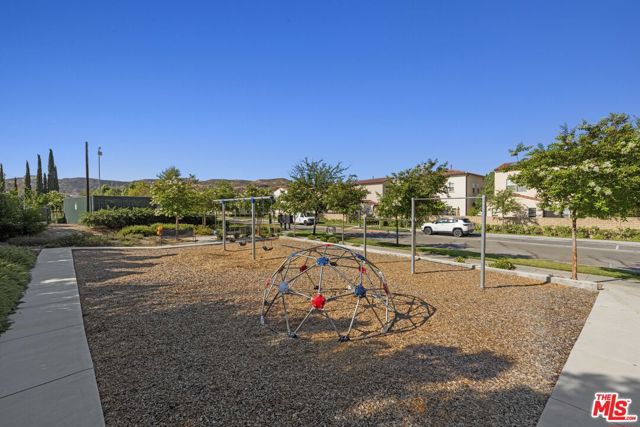 21749 Bene Drive, Santa Clarita CA: https://media.crmls.org/mediaz/6fa44494-9ca2-44bb-9342-592cfaeaddc2.jpg