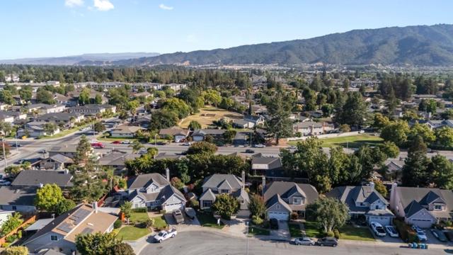 930 Hoesch Way, Gilroy CA: https://media.crmls.org/mediaz/6fa4c47d-a2a1-47e8-9aab-c637dcdbc61d.jpg