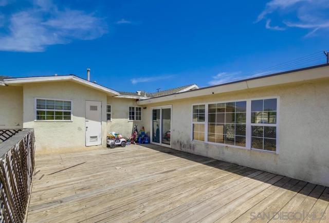 12224 Lemon Crest Drive, Lakeside CA: https://media.crmls.org/mediaz/6fa4f00c-7cac-4269-9384-d923132dd0f5.jpg