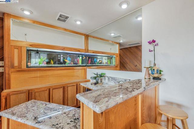 31865 Chicoine Ave, Hayward CA: https://media.crmls.org/mediaz/6fa507c2-cd7d-442b-a482-409eac16fa7e.jpg