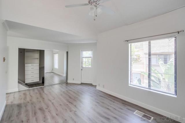 3268 Via Marin, La Jolla CA: https://media.crmls.org/mediaz/6fa51a26-2a1f-4fd2-abc4-9d6f17f1b691.jpg