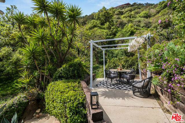 1205 N Beverly Glen Boulevard, Los Angeles CA: https://media.crmls.org/mediaz/6fa57319-b369-4754-89a9-baffb6f19346.jpg