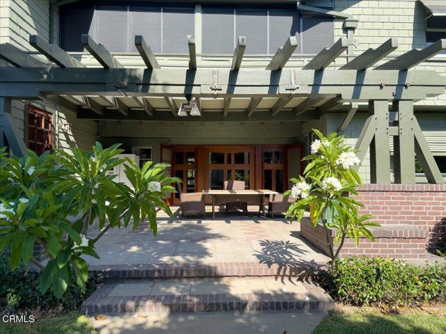 217 Oaklawn Avenue, South Pasadena CA: https://media.crmls.org/mediaz/6fa5ce0f-6575-46b9-85d2-92b85ba338da.jpg