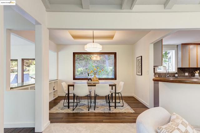 3 Mountain View Pl, Lafayette CA: https://media.crmls.org/mediaz/6fa691a4-8670-4cc9-8402-85a5e7035235.jpg