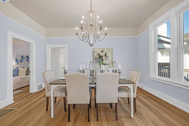 624 N 17Th St, San Jose CA: https://media.crmls.org/mediaz/6fa6b1b4-32f7-473d-b61e-908704400722.jpg