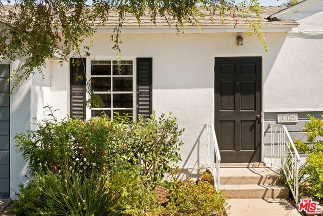 315 26th Street, Santa Monica CA: https://media.crmls.org/mediaz/6fa6ce86-4563-4298-b469-7836f94ad741.jpg