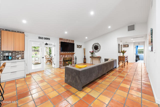 Image 12 of 74 For 1748 Sunnydale Avenue