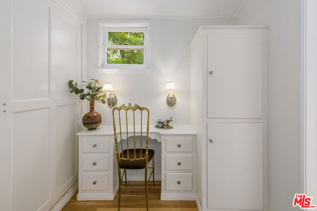 5919 Tuxedo Terrace, Los Angeles CA: https://media.crmls.org/mediaz/6fa73fb6-e63b-42a4-8a19-a27f822bd577.jpg