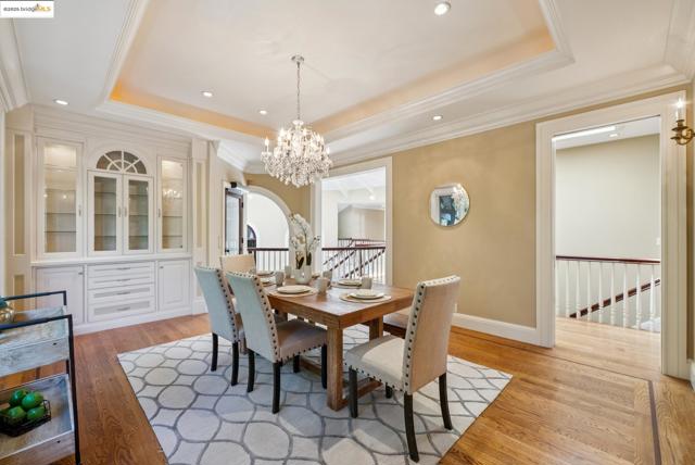 9 Burton Vista Ct, Lafayette CA: https://media.crmls.org/mediaz/6fa777c1-3f7d-4143-a651-b2cd8ab92767.jpg