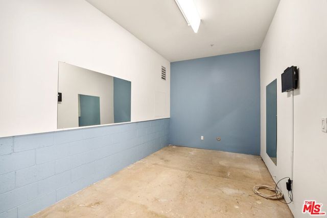 5241 Colodny Drive, Agoura Hills CA: https://media.crmls.org/mediaz/6fa7e263-e9b6-48e0-a138-39a96c526234.jpg