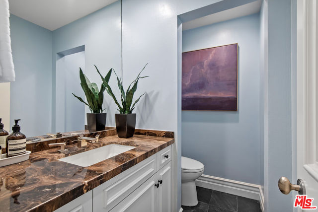 10116 Empyrean Way, Los Angeles CA: https://media.crmls.org/mediaz/6fa80ead-d99b-4801-aca3-484d5c43dd88.jpg