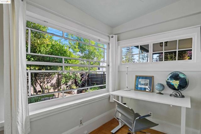 3757 Lincoln Ave, Oakland CA: https://media.crmls.org/mediaz/6fa81d38-f57d-4a9d-9bfb-b31f860e13fc.jpg