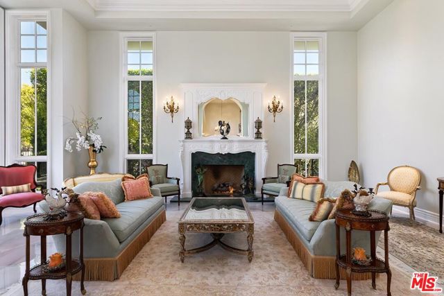 2327 Weybridge Lane, Los Angeles CA: https://media.crmls.org/mediaz/6fa84042-0674-4f3c-88ba-24885a406482.jpg