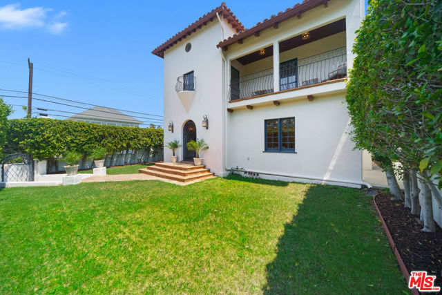 588 N Gower Street, Los Angeles CA: https://media.crmls.org/mediaz/6fa85921-f735-4714-af01-b5d036982a9e.jpg