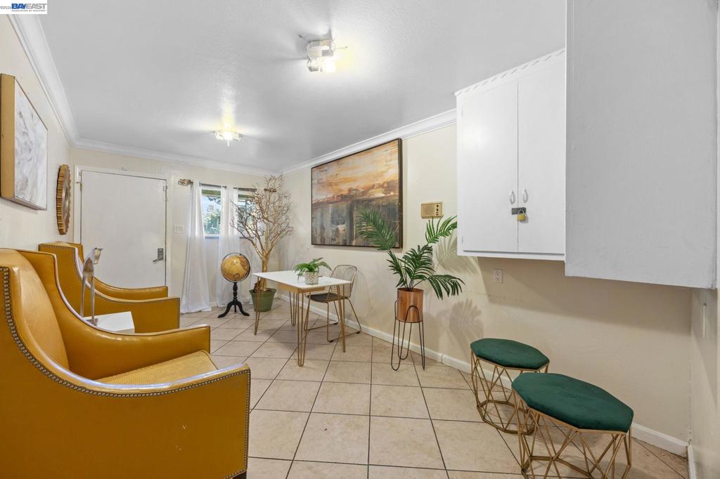 https://media.crmls.org/mediaz/6fa86f4a-3523-4986-b318-a1934dca43c2.jpg?preset=X-Large