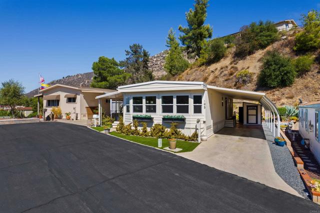 8975 Lawrence Welk Dr., Escondido CA: https://media.crmls.org/mediaz/6fa8d039-a6eb-4fdc-9c90-d73e9730d7bd.jpg