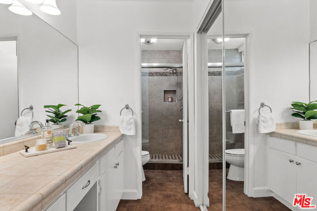 1885 Veteran Avenue, Los Angeles CA: https://media.crmls.org/mediaz/6fa8e627-db9a-4125-8a97-cf02b6fccbc1.jpg