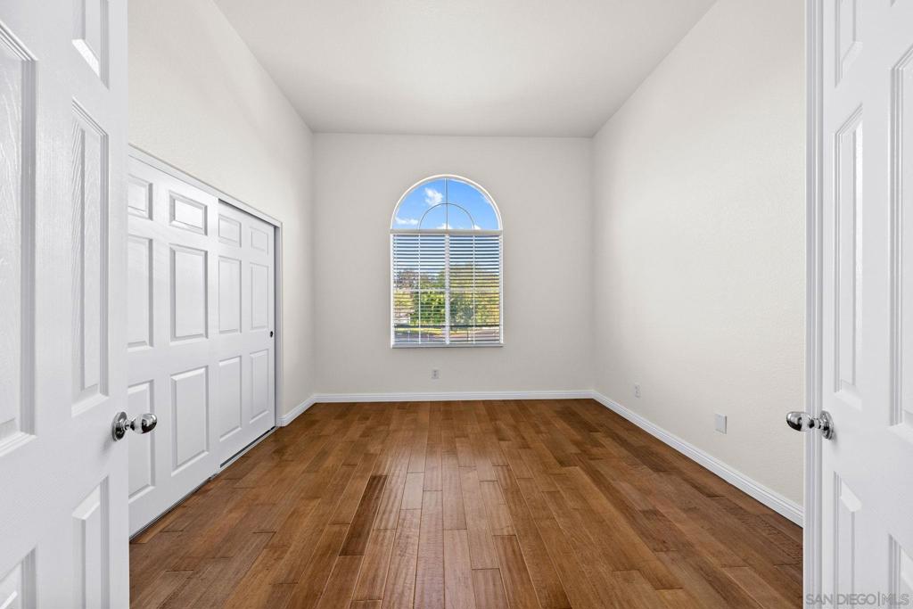 MLS #250027189SD img 33