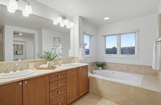 5448 Caminito Bayo, La Jolla CA: https://media.crmls.org/mediaz/6fa8f1e7-51e7-4ac1-ae1e-b97b48a84c60.jpg