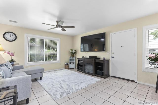 9952 N Magnolia Ave, Santee CA: https://media.crmls.org/mediaz/6fa91ecc-dcb8-4452-97d4-5112c76b8457.jpg