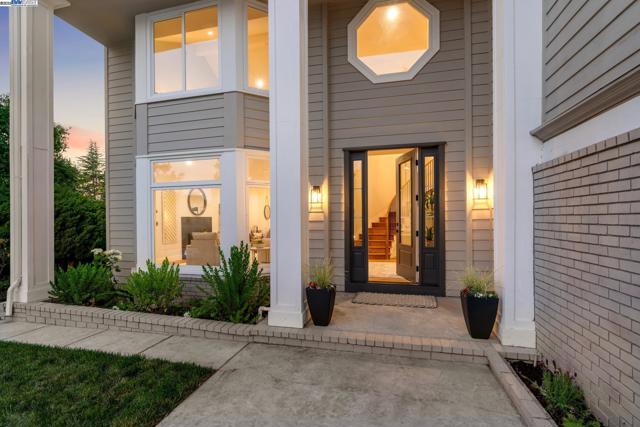 25 Mackenzie, Danville CA: https://media.crmls.org/mediaz/6faa2ff0-f5aa-4e72-b7a0-8ecfc30ac460.jpg