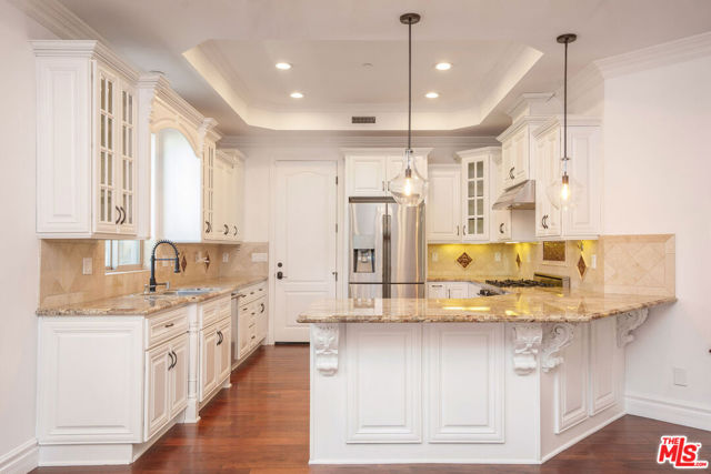 2005 Robinson Street, Redondo Beach, California 90278, 4 Bedrooms Bedrooms, ,3 BathroomsBathrooms,Residential,For Sale,Robinson,26638819