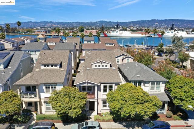 1623 Fortmann Way, Alameda CA: https://media.crmls.org/mediaz/6faa64e5-cc6e-465b-91b9-593dc5feb078.jpg