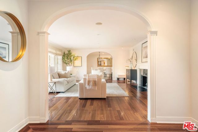 15550 Valley Vista Boulevard, Encino CA: https://media.crmls.org/mediaz/6faab34a-97cc-47fd-a664-97827857d514.jpg