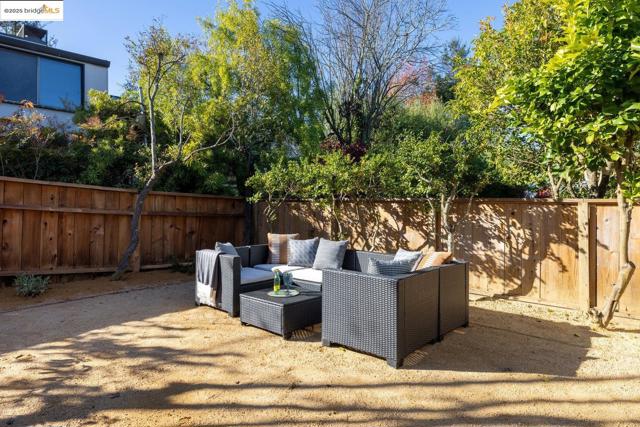 568 Vistamont Ave, Berkeley CA: https://media.crmls.org/mediaz/6fab22c2-7310-4377-a386-267da0bf36c5.jpg