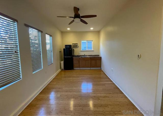1863 Almagro Ln, Escondido CA: https://media.crmls.org/mediaz/6fab799d-61f0-4c91-a4ce-39e5bfe444bb.jpg