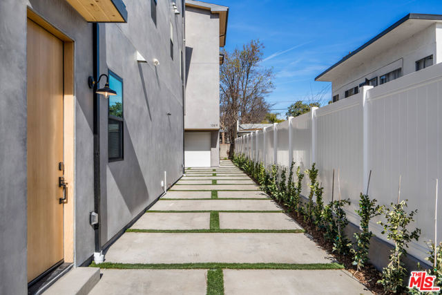 10819 Morrison Street, North Hollywood CA: https://media.crmls.org/mediaz/6fabce0c-5913-4545-aa63-14ff8a3928d7.jpg