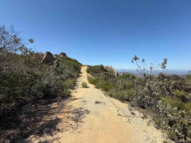 17441 Dos Picos Park Road, Ramona CA: https://media.crmls.org/mediaz/6fac254a-8af0-42bd-83fa-0ae4725f5f53.jpg