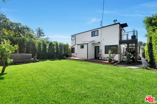 418 N Bowling Green Way, Los Angeles CA: https://media.crmls.org/mediaz/6fac55fc-70d0-44d8-a935-5608d1b97398.jpg