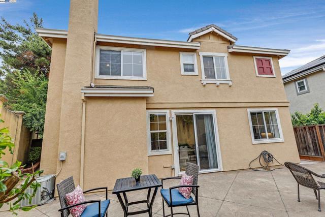 34906 Herringbone Ct, Union City CA: https://media.crmls.org/mediaz/6fac8039-f837-409b-bd26-55aa2936d899.jpg