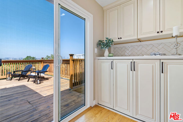 4113 Don Diablo Drive, Los Angeles CA: https://media.crmls.org/mediaz/6facc935-8685-4033-9015-9e94e27fb2e2.jpg