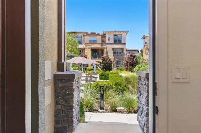 332 Marquetta Circle, Mountain View CA: https://media.crmls.org/mediaz/6fad36fb-fea1-4ace-a3ad-22f759abcbb4.jpg