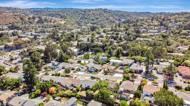 833 Alameda De Las Pulgas, Belmont CA: https://media.crmls.org/mediaz/6fada11c-16a4-4a67-81a9-6f4739460c4d.jpg