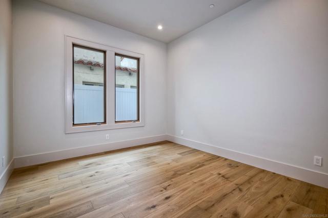 440 Pomona Avenue, Coronado CA: https://media.crmls.org/mediaz/6fadf544-cec8-4055-8a24-d4851d6b1dc2.jpg