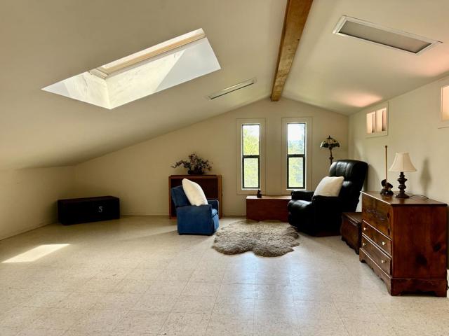 108 Santa Maria Avenue, Portola Valley CA: https://media.crmls.org/mediaz/6fae6225-4ce1-46be-99ef-1a836b417284.jpg